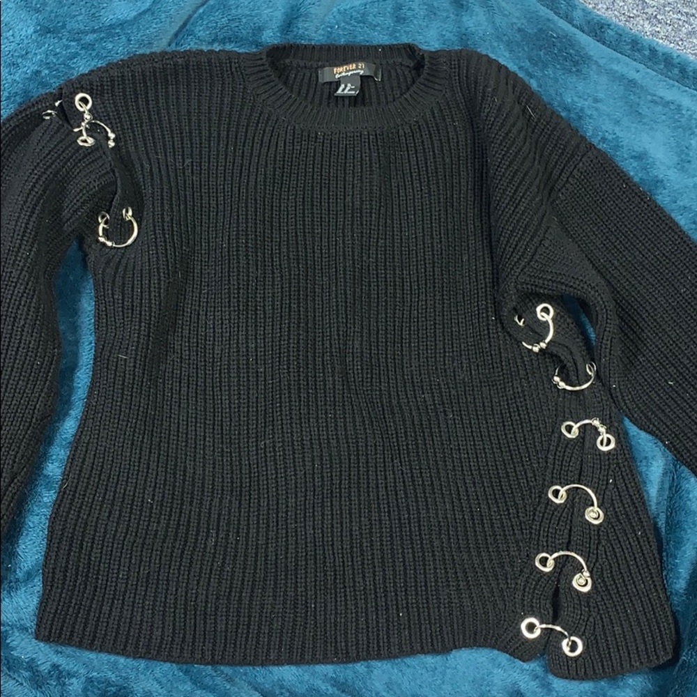 Ring sweater